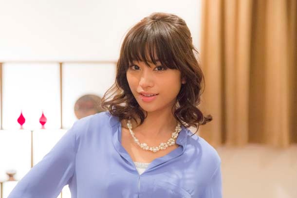 高橋メアリージュン扮する恵美。(c)2015 映画「ヒロイン失格」製作委員会 (c)幸田もも子／集英社