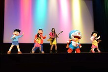 miwaが「360°」を披露。ドラえもんたちも一緒に踊って場を盛り上げた。