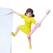 「片手ひっかかリーンフチ子」(c)タナカカツキ/KITAN CLUB