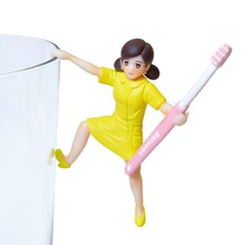 「片手ひっかかリーンフチ子」(c)タナカカツキ/KITAN CLUB