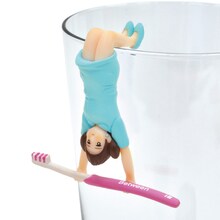 「ぶら下がリーンフチ子」(c)タナカカツキ/KITAN CLUB