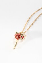 封印の鍵ネックレス(c)CLAMP・ShigatsuTsuitachi CO.,LTD./講談社