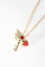 封印の鍵ネックレス(c)CLAMP・ShigatsuTsuitachi CO.,LTD./講談社