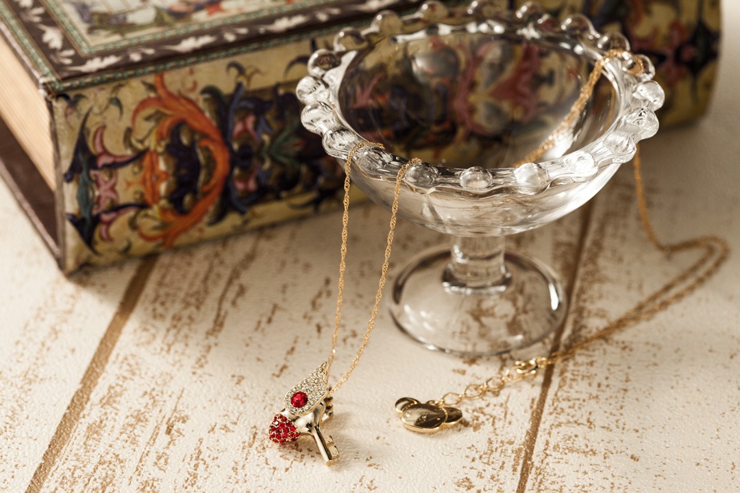 封印の鍵ネックレス(c)CLAMP・ShigatsuTsuitachi CO.,LTD./講談社