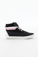 友枝小学校制服モデルスニーカー(c)CLAMP・ShigatsuTsuitachi CO.,LTD./講談社