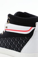 友枝小学校制服モデルスニーカー(c)CLAMP・ShigatsuTsuitachi CO.,LTD./講談社