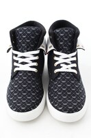 友枝小学校制服モデルスニーカー(c)CLAMP・ShigatsuTsuitachi CO.,LTD./講談社