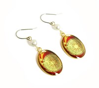 クロウカードのピアス。(c)CLAMP・ShigatsuTsuitachi CO.,LTD./講談社