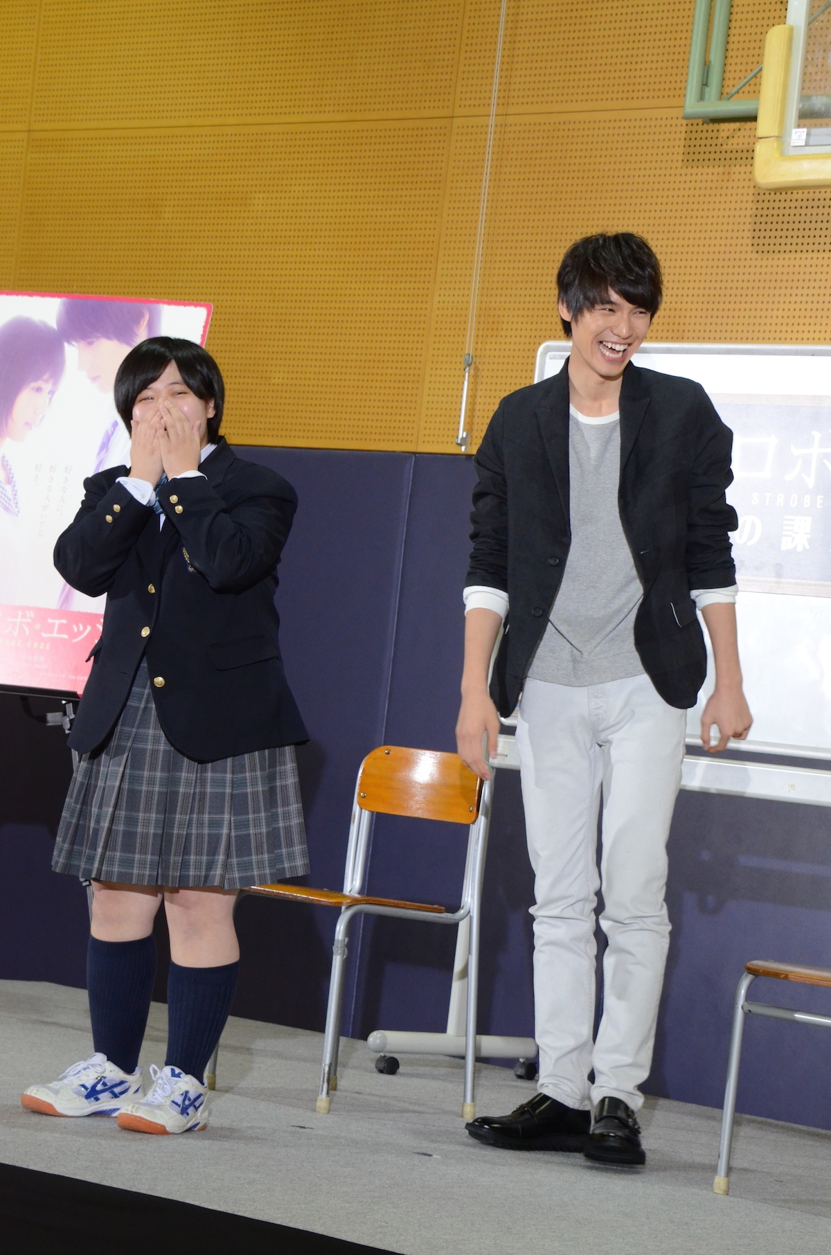 女子高生のみならず、福士もついつい赤面。