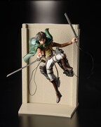 第1巻に付くエレンのフィギュ ア。立体機動装置のディテールまで精巧に再現。全長約12cm。(c)諫山創・講談社/「進撃の巨人」製作委員会