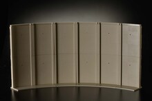 全巻集めると巨大な壁に。(c)諫山創・講談社/「進撃の巨人」製作委員会