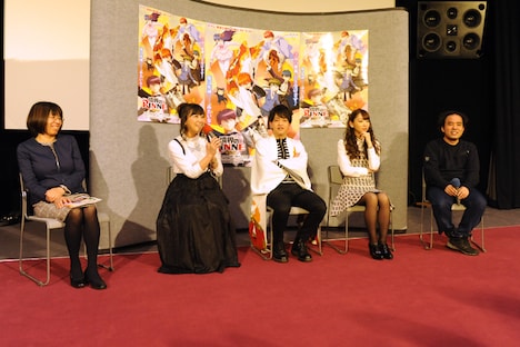 「境界のRINNE」試写会での会見の様子。左から柏木敦子チーフプロデューサー、生天目仁美（六文役）、石川界人（六道りんね役）、井上麻里奈（真宮桜役）、菅原静貴監督。
