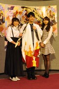 「境界のRINNE」試写会での会見の様子。左から生天目仁美（六文役）、石川界人（六道りんね役）、井上麻里奈（真宮桜役）。