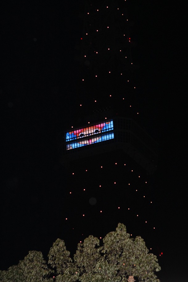 東京タワーに映し出された映像。(c)尾田栄一郎/集英社・フジテレビ・東映アニメーション(c)Amusequest Tokyo Tower LLP