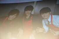 スクリーンに映し出された男性陣。