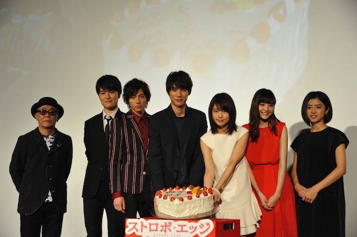 （左から）廣木隆一監督、入江甚儀、山田裕貴、福士蒼汰、有村架純、佐藤ありさ、黒島結菜。