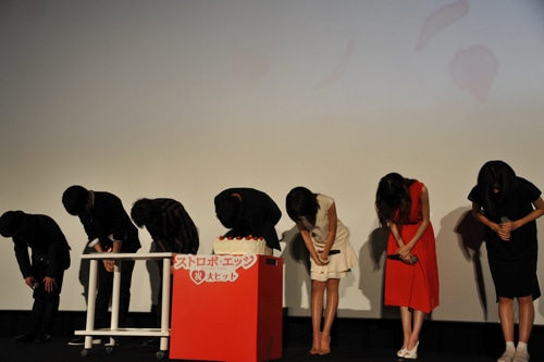 （左から）廣木隆一監督、入江甚儀、山田裕貴、福士蒼汰、有村架純、佐藤ありさ、黒島結菜。
