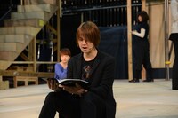 「できるものなら」～「デスノート」を歌唱する夜神月（浦井健治）。