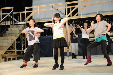 唯月ふうか演じる海砂がコンサートでダンスナンバー「恋する覚悟」を披露するシーン。