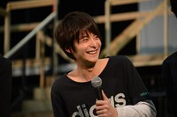 L役の小池徹平。