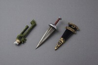 「RAH メリオダス」に同梱される刃折れの剣とエリザベスからもらった剣※画像は監修中のサンプル。発売商品とは異なる場合がある。(c)鈴木央・講談社／「七つの大罪」製作委員会・MBS