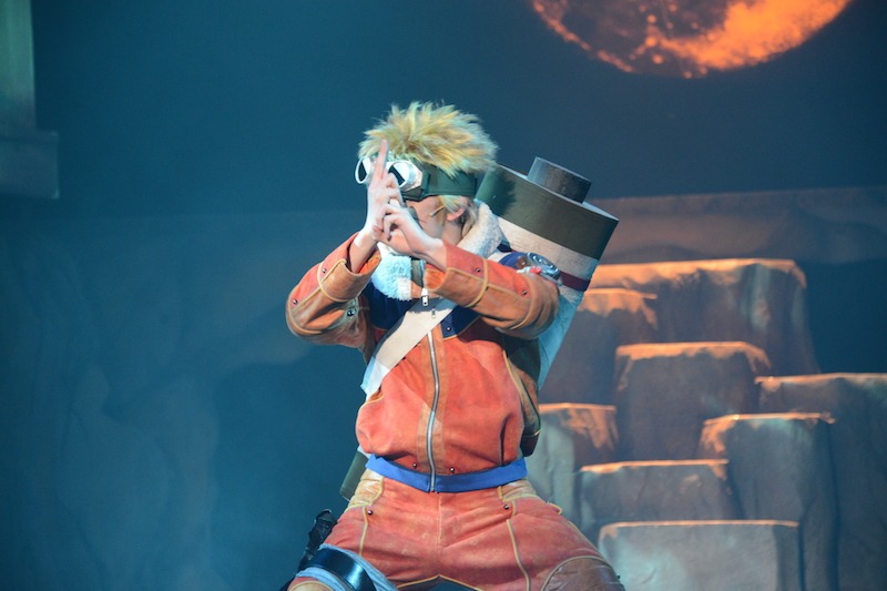 ライブ・スペクタクル「NARUTO-ナルト-」のシーン実演。(c)ライブ・スペクタクル「NARUTO-ナルト-」製作委員会2015