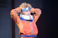 ライブ・スペクタクル「NARUTO-ナルト-」のシーン実演。(c)ライブ・スペクタクル「NARUTO-ナルト-」製作委員会2015