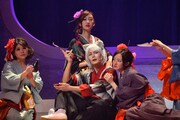 「神様はじめました THE MUSICAL♪」ゲネプロより、遊郭でダラダラする巴衛。