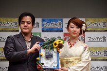 プレゼンターを務めた大場渉氏（左）と東村アキコ。