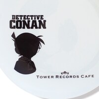「コナンカフェ × TOWER RECORDS CAFE プレート(大)」 (c)青山剛昌/小学館・読売テレビ・TMS 1996