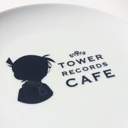 「コナンカフェ × TOWER RECORDS CAFE プレート(小)」 (c)青山剛昌/小学館・読売テレビ・TMS 1996