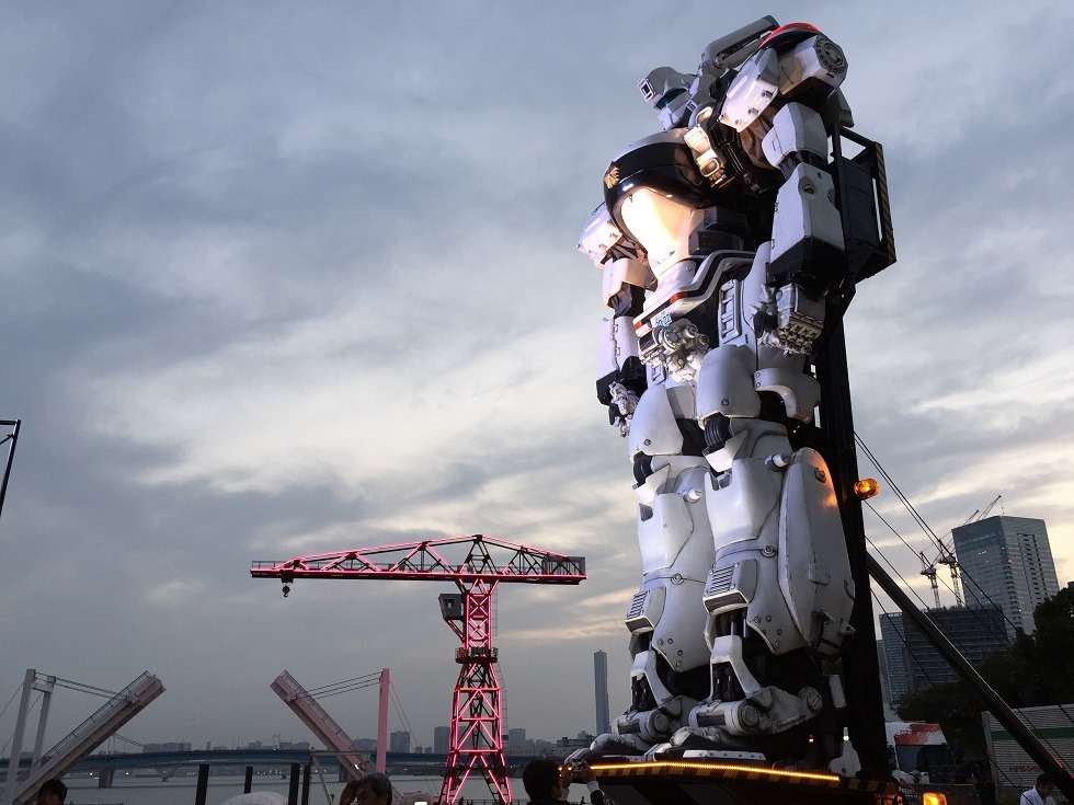 「THE NEXT GENERATION パトレイバー 首都決戦」に登場する「98式AVイングラム」の実物大ロボット。