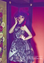 「水木しげる×Juliette et Justine」のコラボワンピースを着用した宝野アリカ。