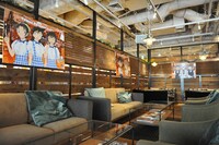 「コナンカフェ」の内装。(c)青山剛昌/小学館・読売テレビ・TMS 1996