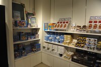 8階物販・展示スペースの様子。