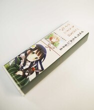「甘味処甘兎庵の（ココアが釣られた）栗羊羹」のパッケージ (c)Koi・芳文社／ご注文は製作委員会ですか？