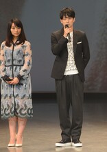 （左から）水崎綾女、平岡祐太。