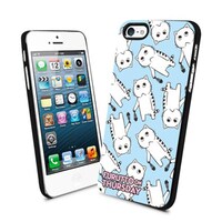 「木曜日のフルット」スマートフォンケースのうち1種（フルット総柄Ver.・ブルー）。