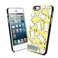 「木曜日のフルット」スマートフォンケースのうち1種（フルット総柄Ver.・イエロー）。