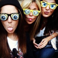 nunettesのファッショングラスの着用イメージ。