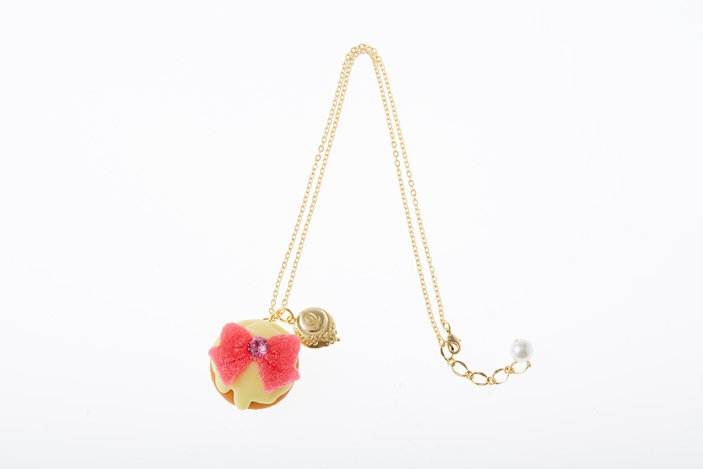 セーラーリボンカップケーキネックレスのムーン。 (c)T・P・T (c)Gramme Co.