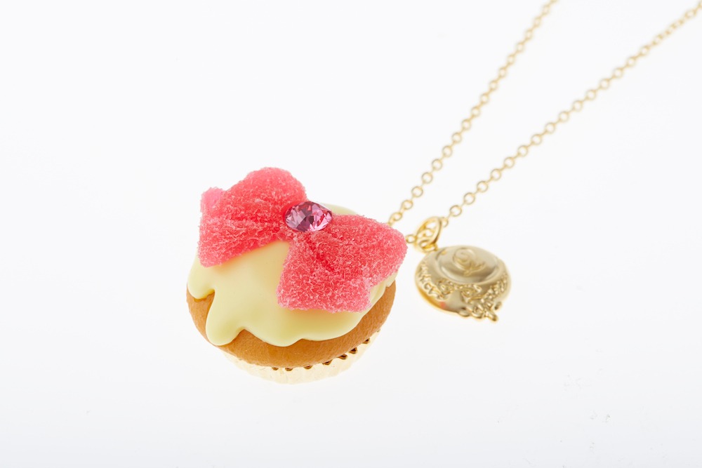 セーラーリボンカップケーキネックレスのムーン。 (c)T・P・T (c)Gramme Co.
