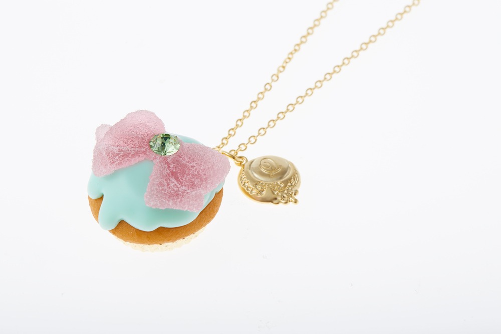 セーラーリボンカップケーキネックレスのジュピター。 (c)T・P・T (c)Gramme Co.
