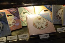 展示されている最新グッズ。(c)武内直子・PNP・講談社・東映アニメーション