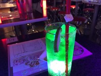 「メロン・フラワー・ハリケーン」のストローにはピンクのバラが。(c)武内直子・PNP・講談社・東映アニメーション