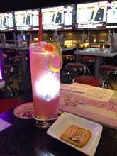 「ピンク・ムーン・ティアラ」はピンクレモネードとピーチのドリンク。(c)武内直子・PNP・講談社・東映アニメーション