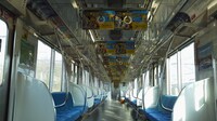 「殺せんせーラッピング電車」の車内。