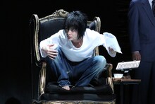 L（エル）役の小池徹平。