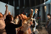 過去の公演の様子。