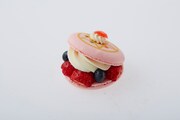 Crystal Star macaron Plateスペシャルドリンク付き（プレートセット）。 (c)T・P・T (c)Gramme Co.